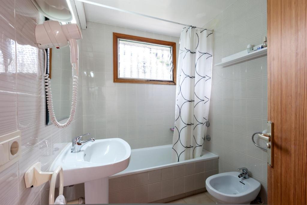Apartamentos Leo Port de Pollença Rom bilde